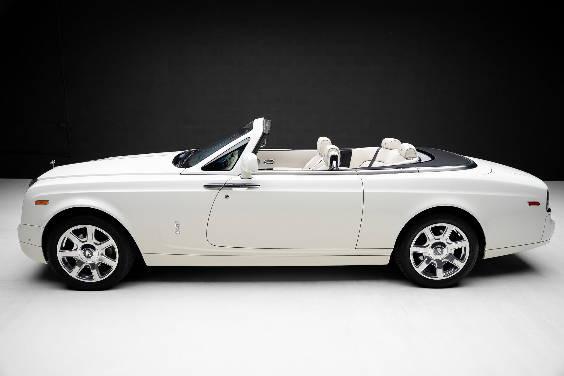 Used 2013 Rolls-Royce Phantom Drophead Coupe image 19