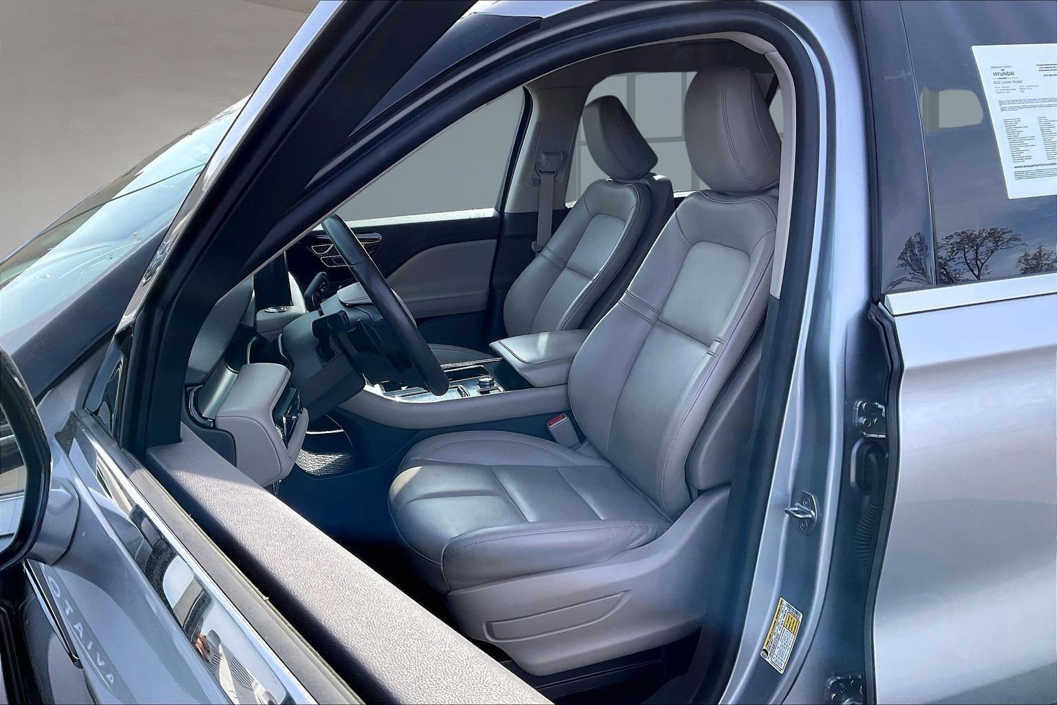 Used 2022 Lincoln Aviator 2WD image 21