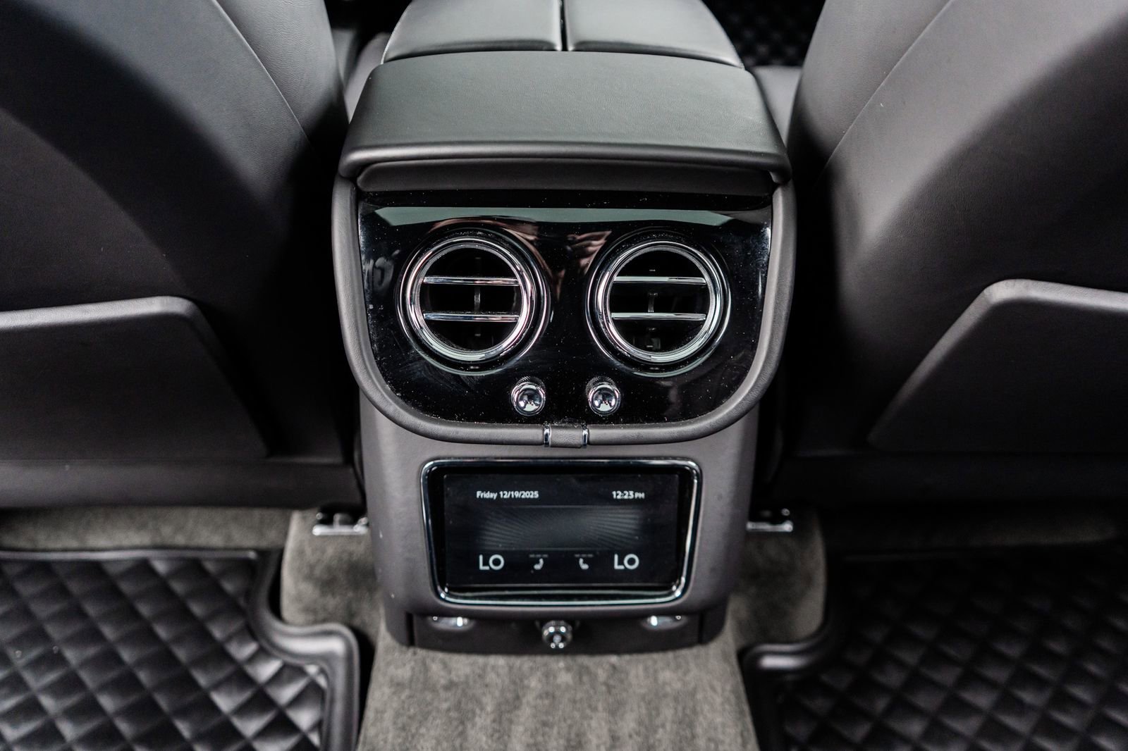 Used 2022 Bentley Bentayga image 37