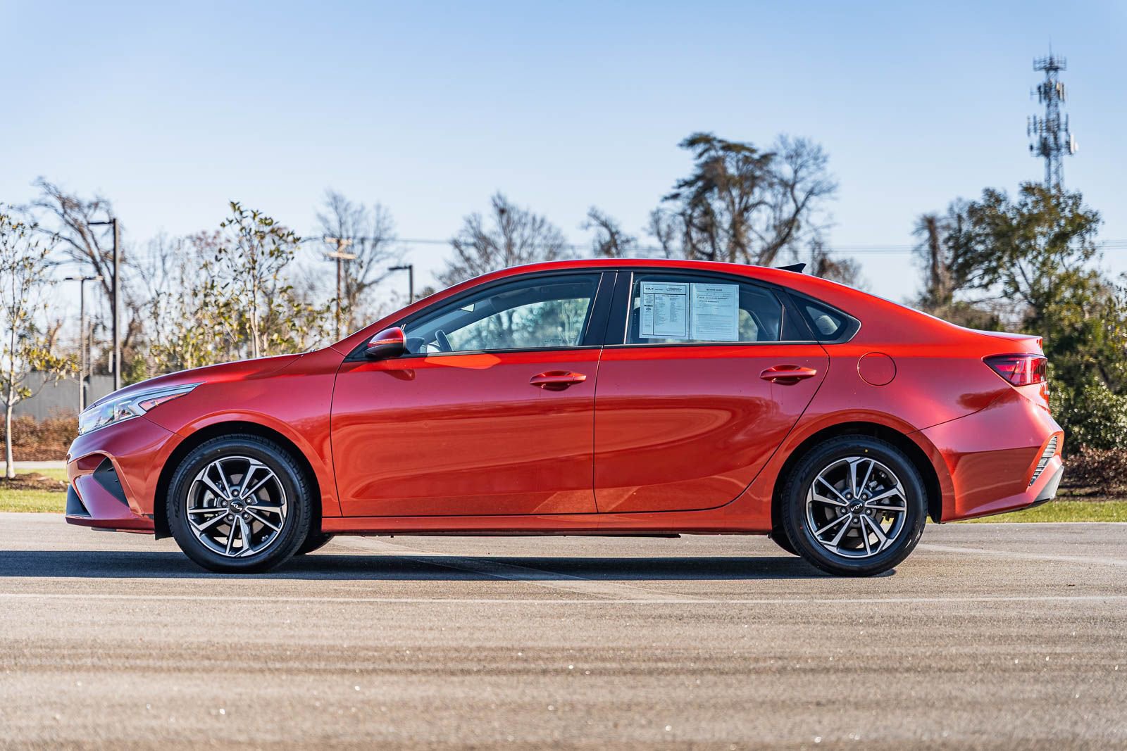 Used 2023 Kia Forte LXS image 4