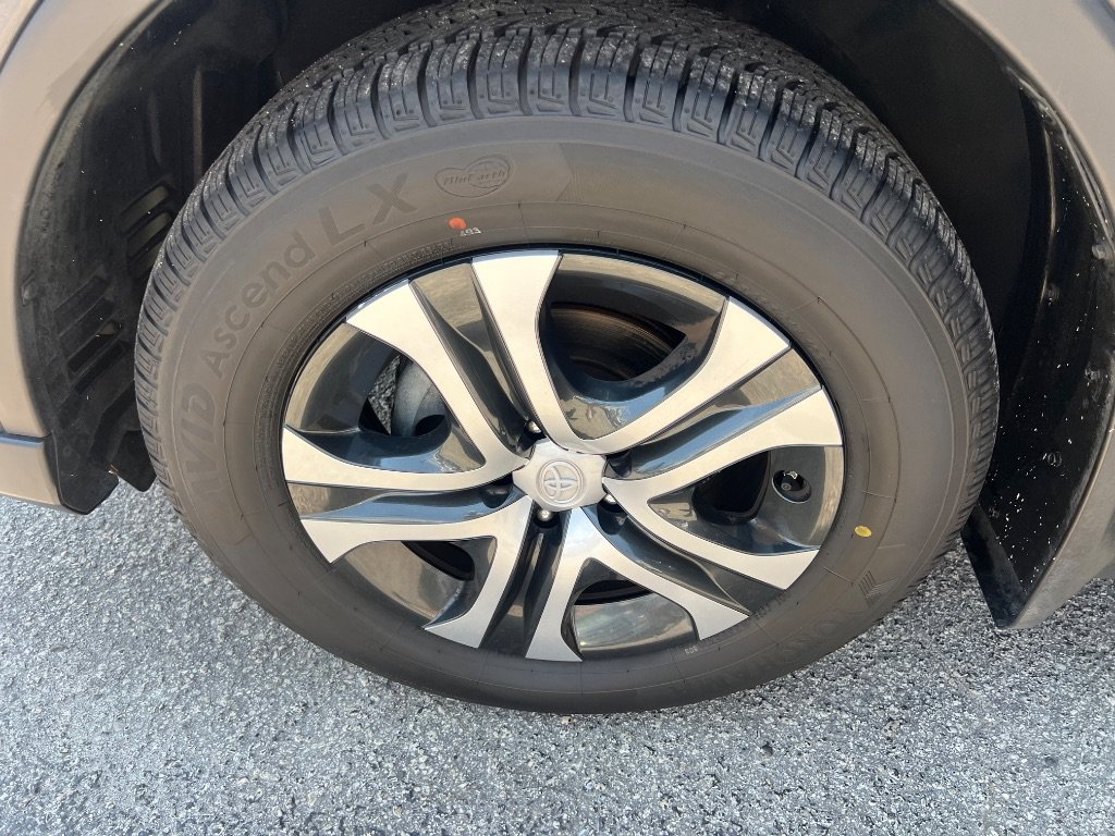 Used 2017 Toyota RAV4 LE w/ All Weather Liner Package AWD/4WD image 33