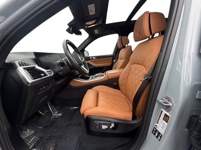 Used 2025 BMW X5 xDrive40i w/ M Sport Package image 11