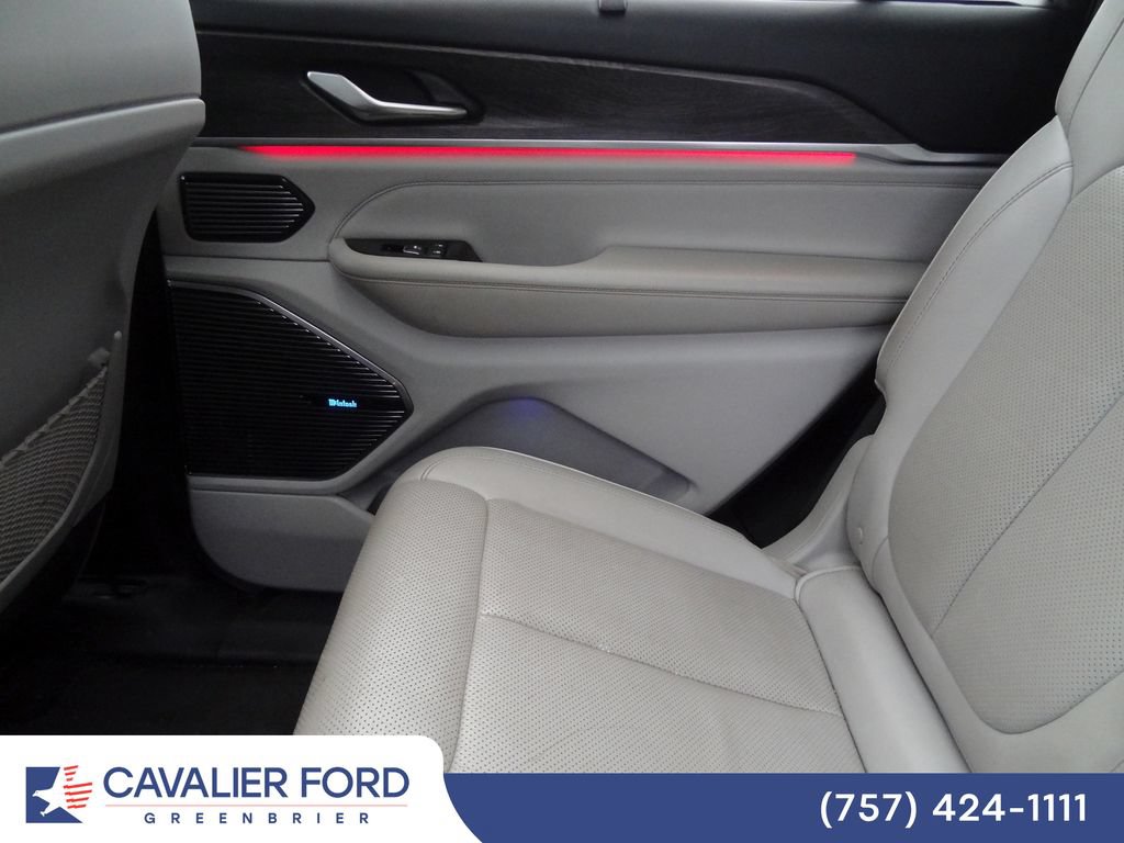 Used 2021 Jeep Grand Cherokee L Overland w/ Luxury Tech Group IV AWD/4WD image 19