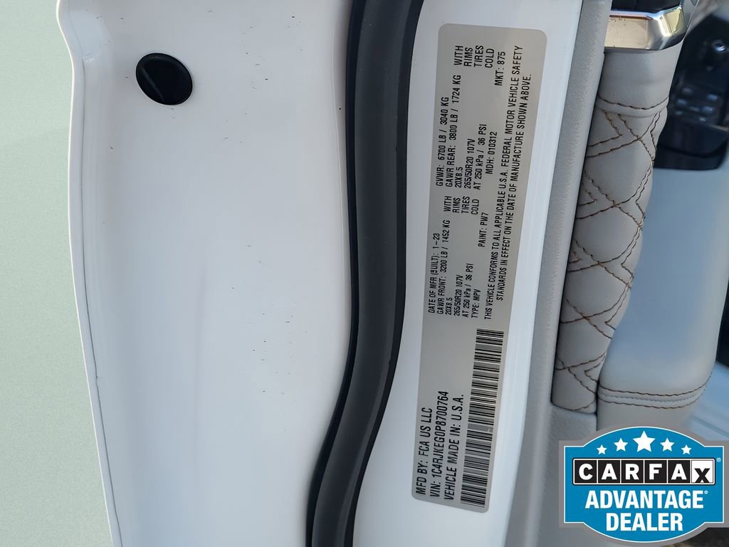 Used 2023 Jeep Grand Cherokee L Summit w/ Luxury Tech Group V image 54