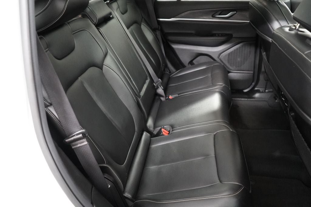 Used 2023 Jeep Grand Cherokee Limited w/ Black Appearance Package AWD/4WD image 30