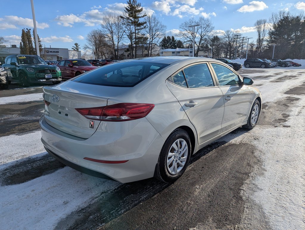 Used 2018 Hyundai Elantra SE image 5