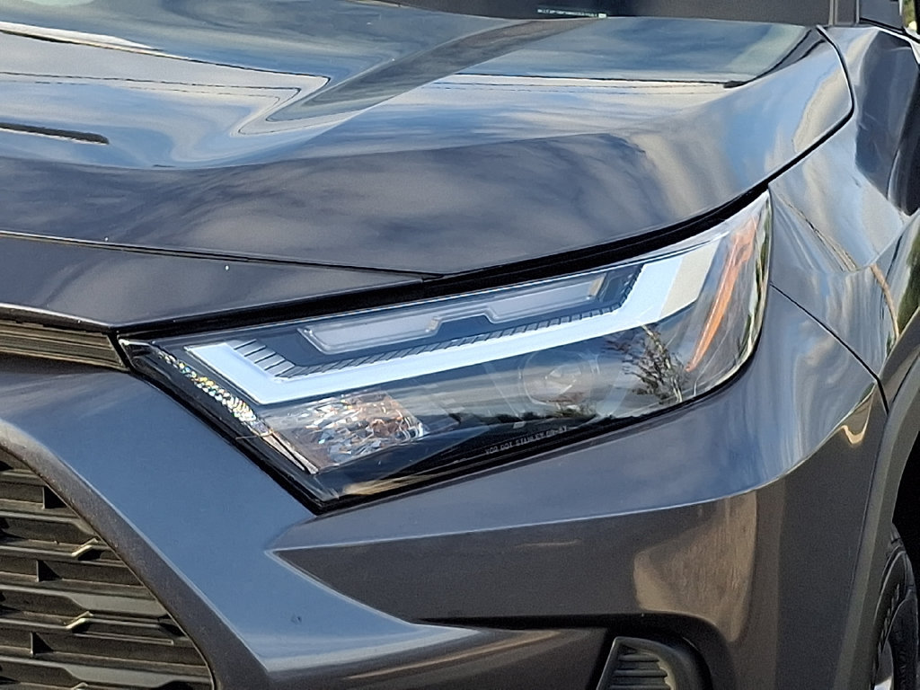 Used 2025 Toyota RAV4 XLE AWD/4WD image 9