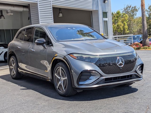 Used 2023 Mercedes-Benz EQS 580 4MATIC SUV image 3