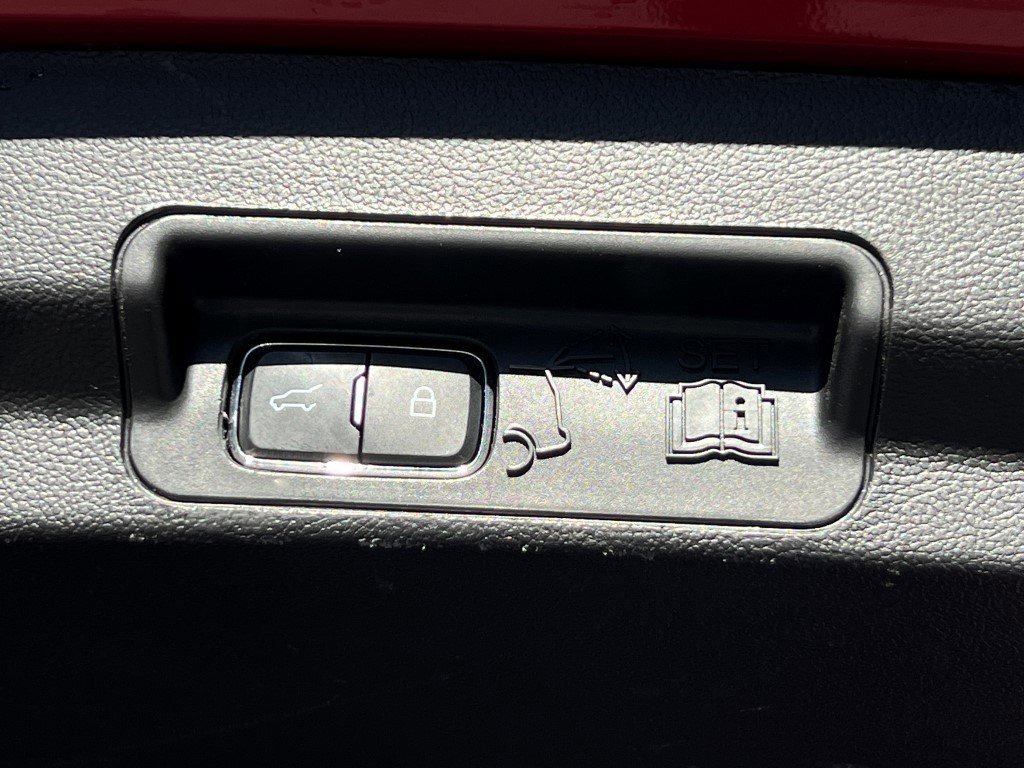 Used 2020 Ford Explorer Limited image 16