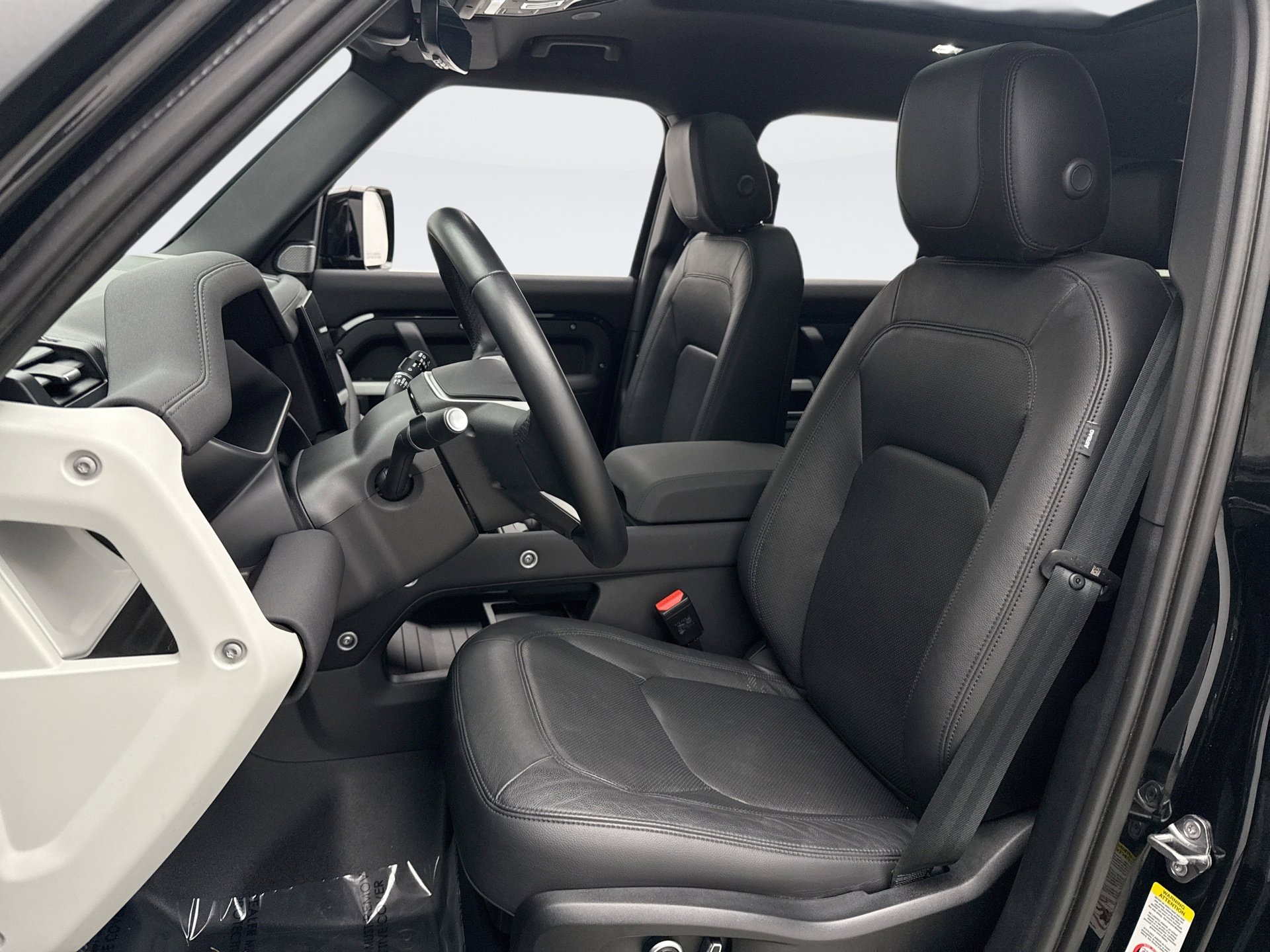 Used 2023 Land Rover Defender 130 SE image 11