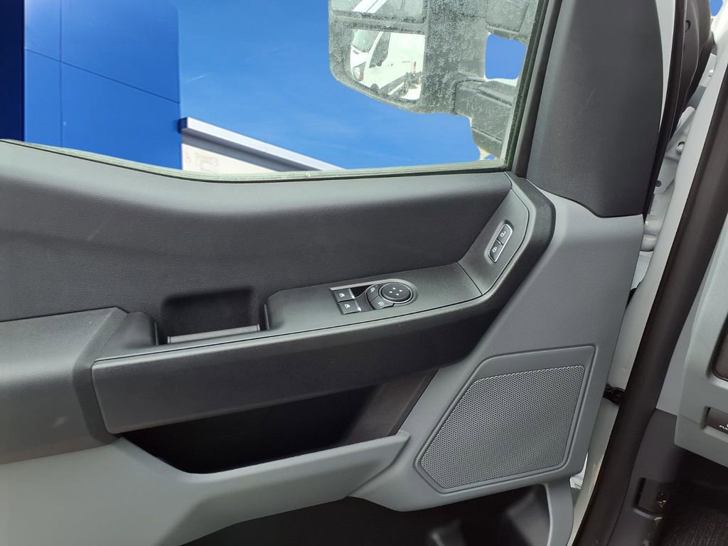 New 2025 Ford F550 4x4 Regular Cab Super Duty image 15