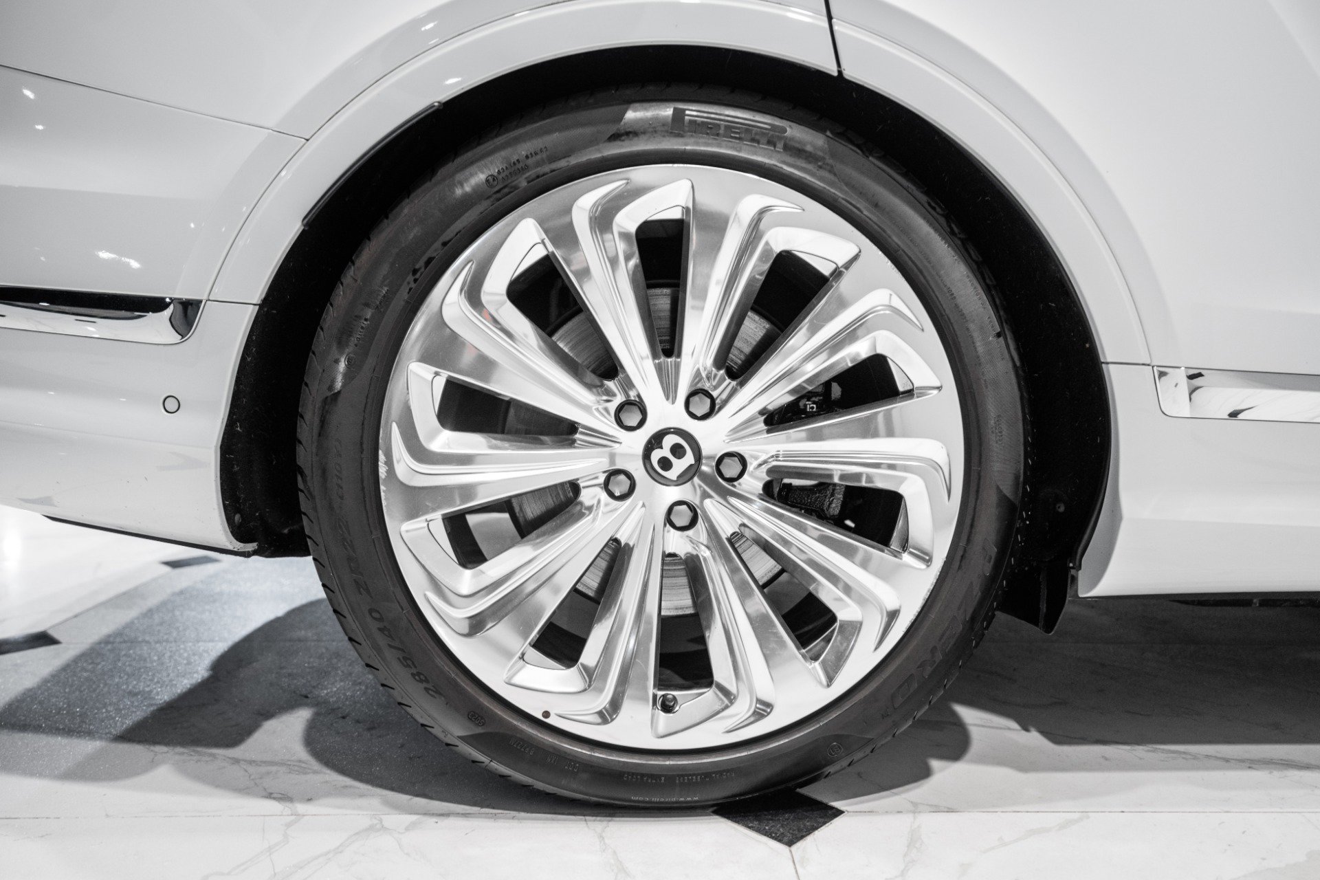 Used 2023 Bentley Bentayga image 16