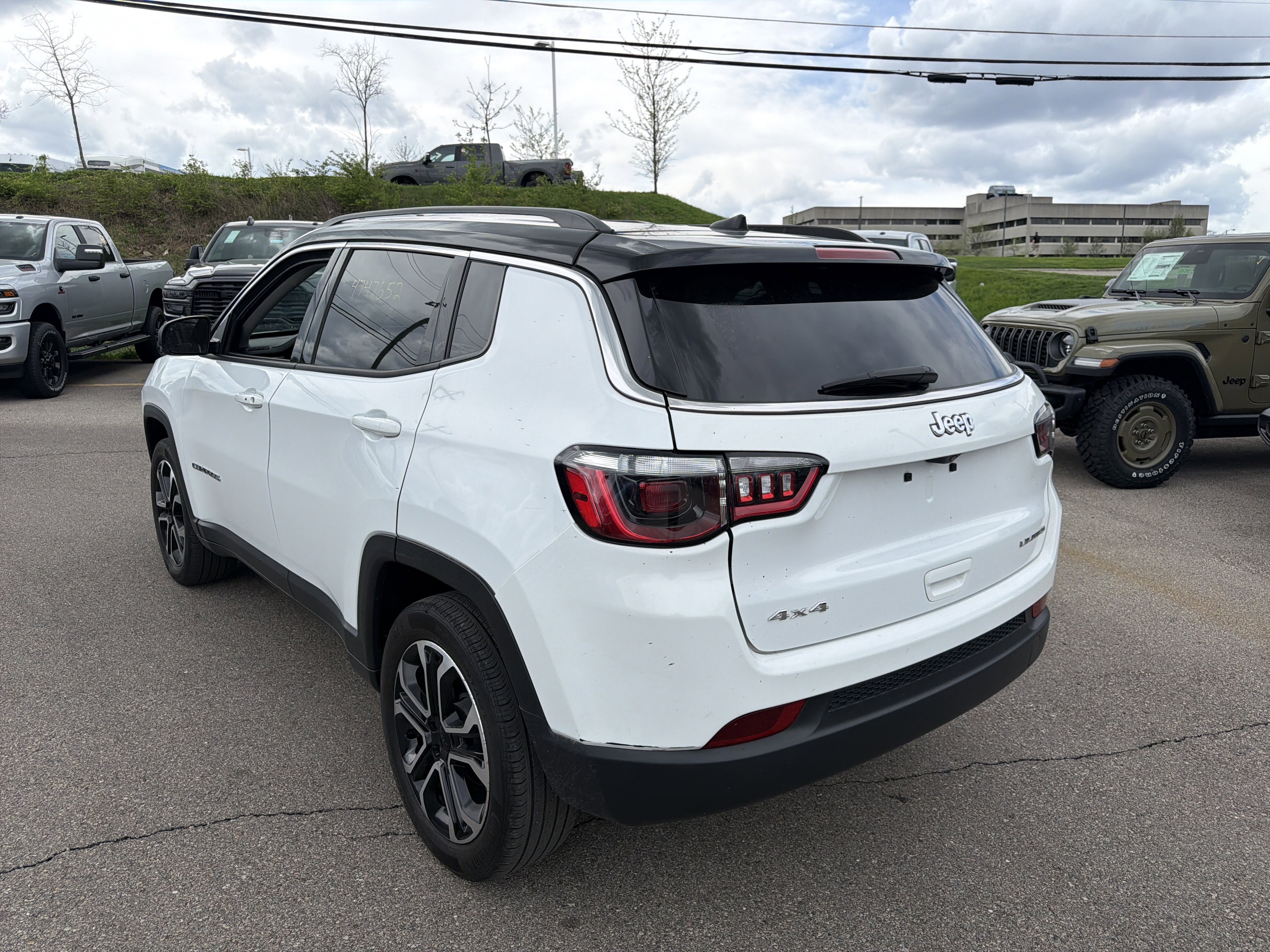 Used 2022 Jeep Compass Limited image 9