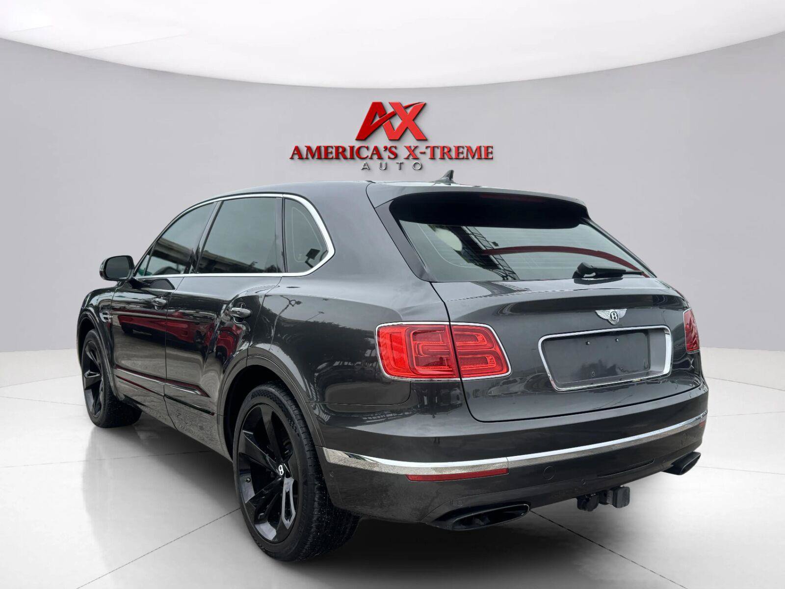 Used 2018 Bentley Bentayga AWD/4WD image 4