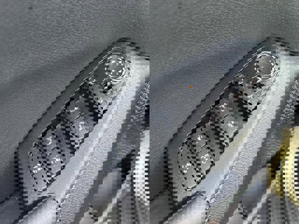 Used 2025 Kia Seltos EX w/ EX Sunroof Package image 15