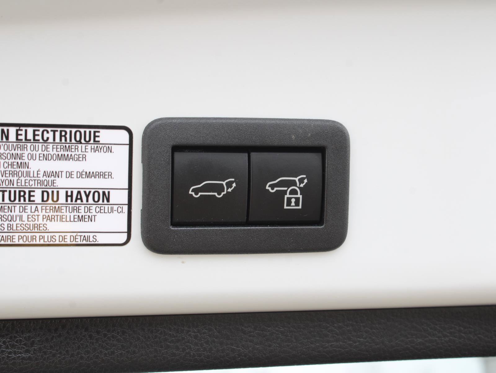 Used 2023 Toyota Corolla Cross XLE w/ Convenience Package image 10