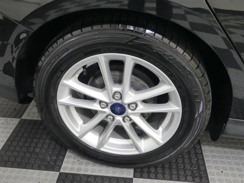 Used 2015 Ford Focus SE w/ SE Cold Weather Package image 15