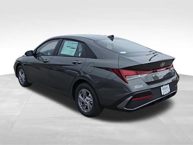 Used 2025 Hyundai Elantra SE FWD image 7