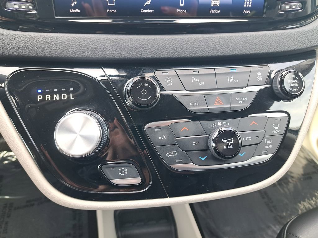 Used 2023 Chrysler Pacifica Touring-L FWD image 22