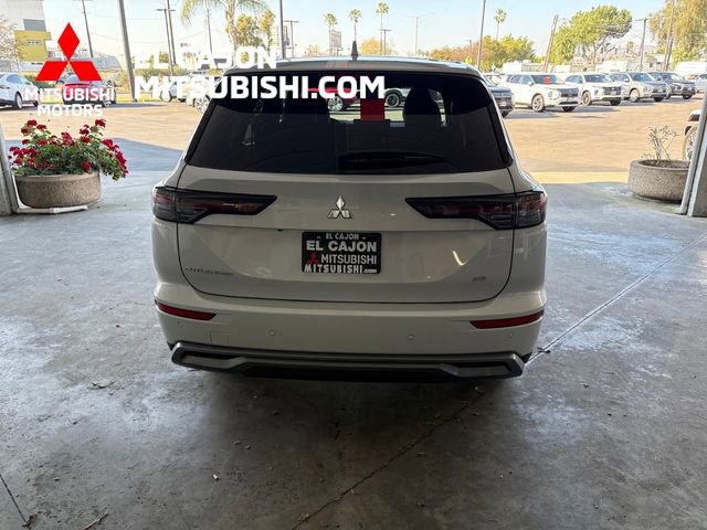 Used 2025 Mitsubishi Outlander SE image 4