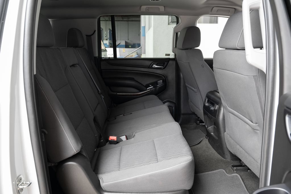 Used 2018 Chevrolet Suburban LS RWD image 40