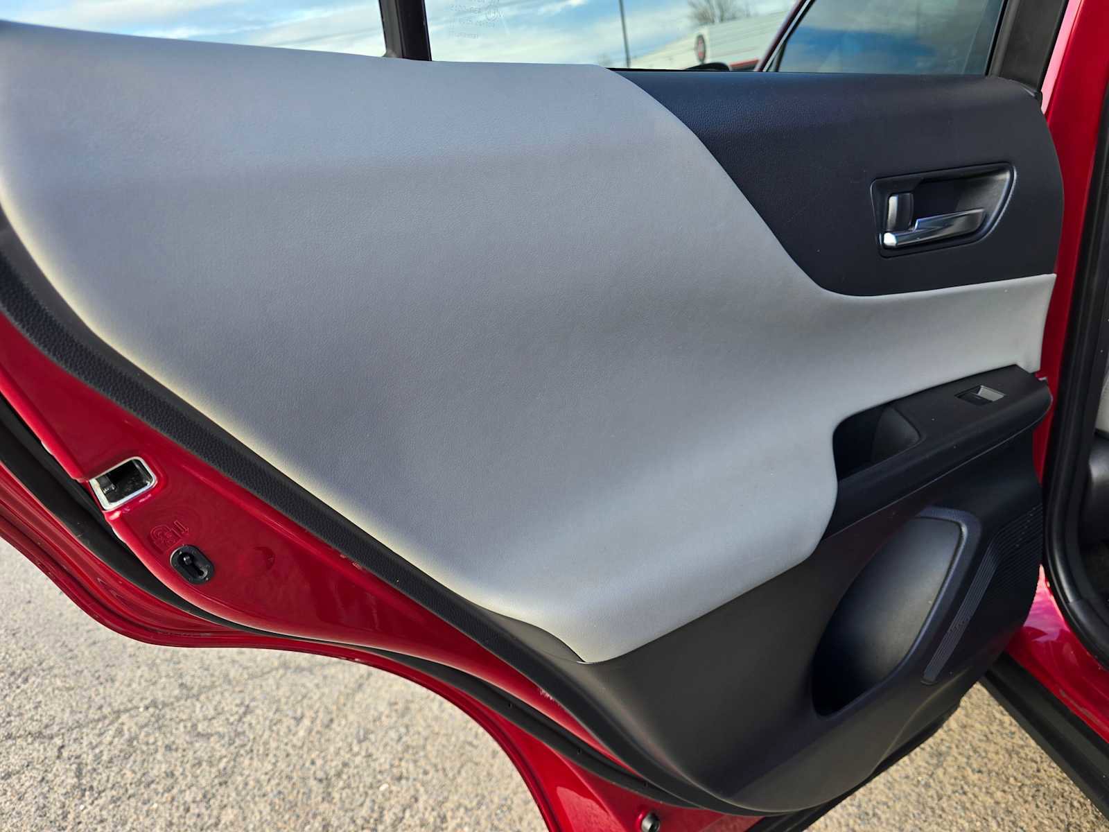 Used 2021 Toyota Venza LE w/ Carpet Mat Package (TMS) image 17