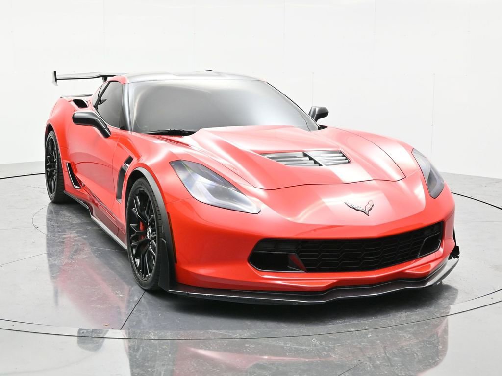Used 2015 Chevrolet Corvette Z06 w/ 3LZ Preferred Equipment Group RWD image 3