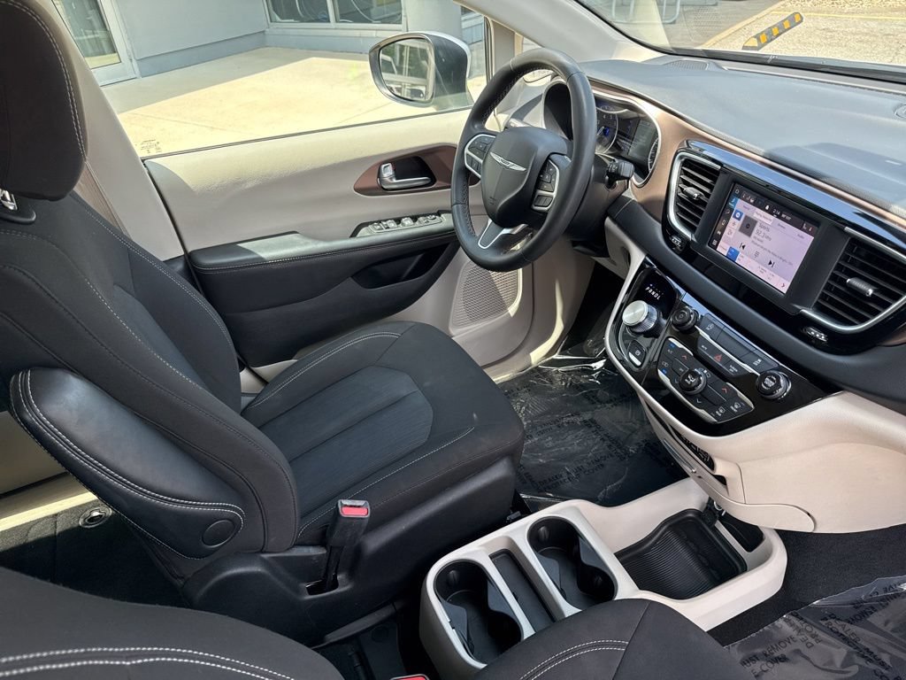 Used 2023 Chrysler Voyager LX FWD image 48
