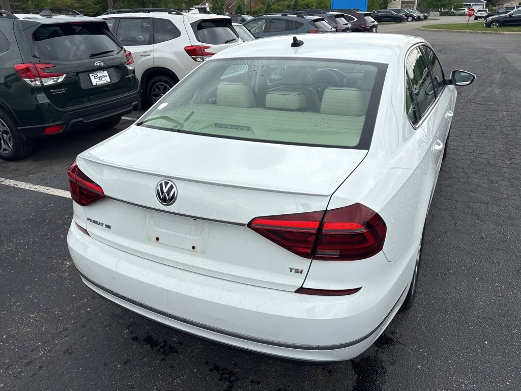 Used 2017 Volkswagen Passat 1.8T SE w/ SE Lighting Package FWD image 3