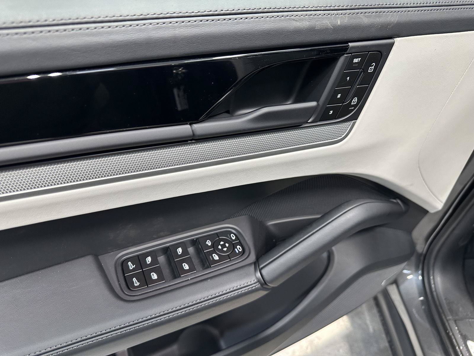 New 2026 Porsche Cayenne Coupe AWD/4WD image 16