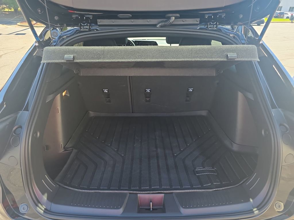 Used 2025 Chevrolet Trax RS w/ Sunroof Package image 12