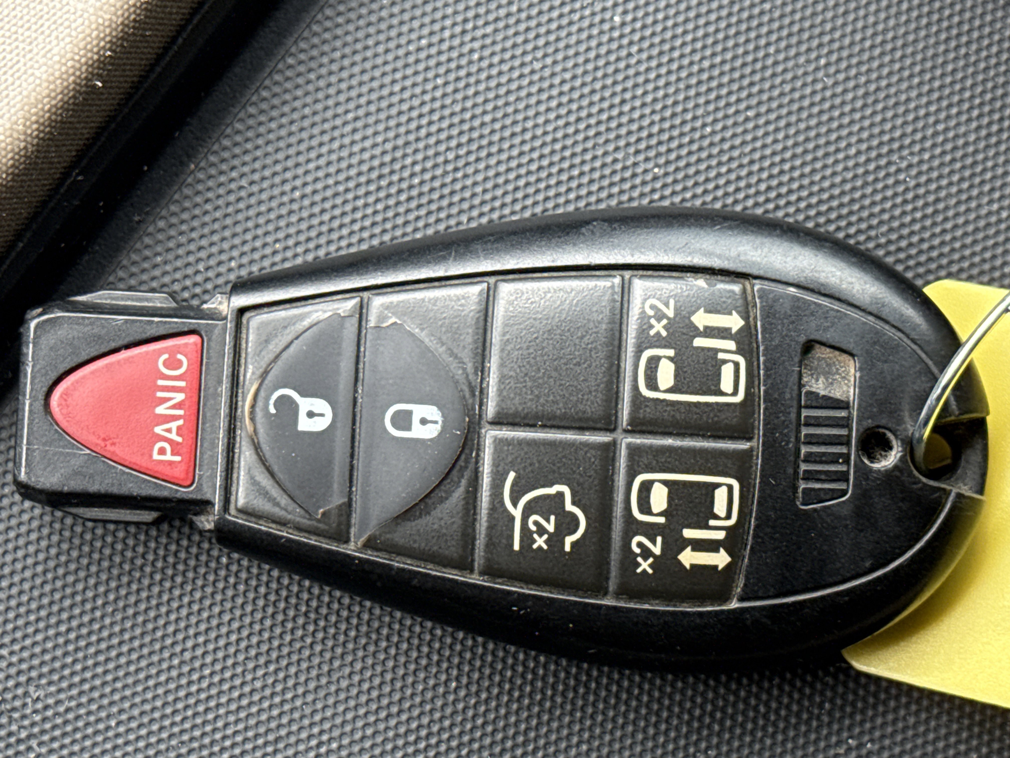 Used 2013 Chrysler Town & Country Touring image 30