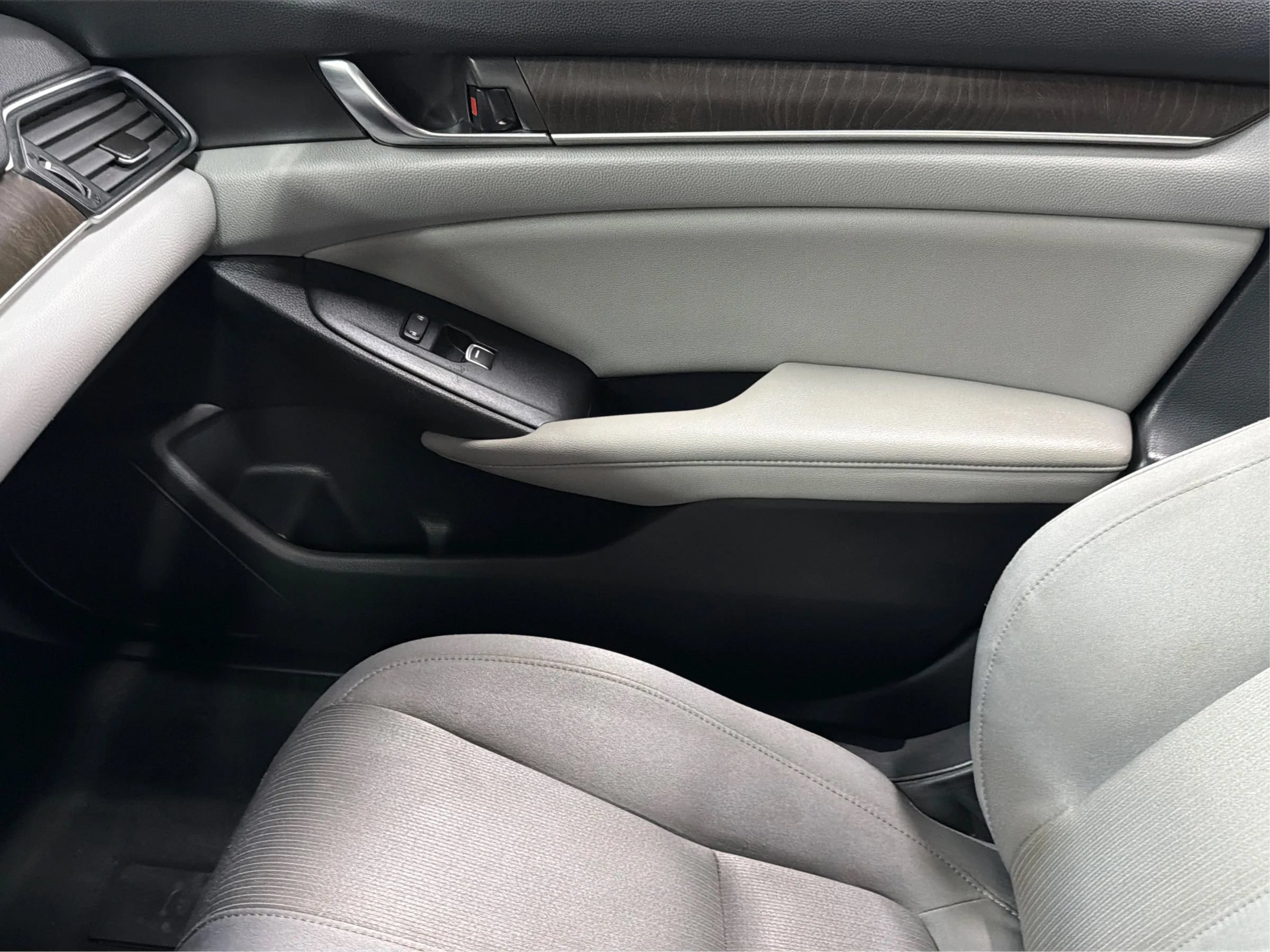 Used 2020 Honda Accord EX image 34