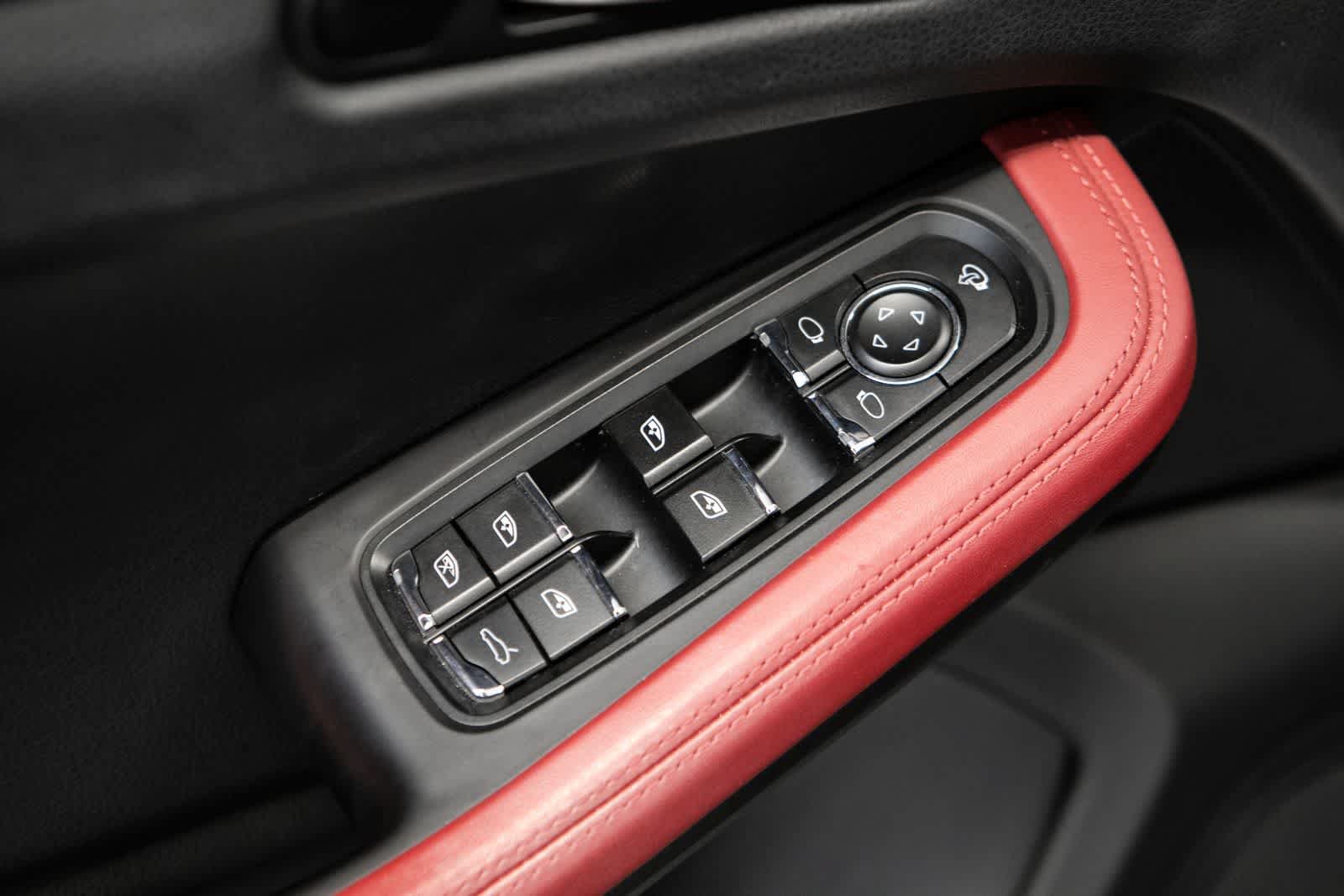 Certified 2022 Porsche Macan AWD/4WD image 20