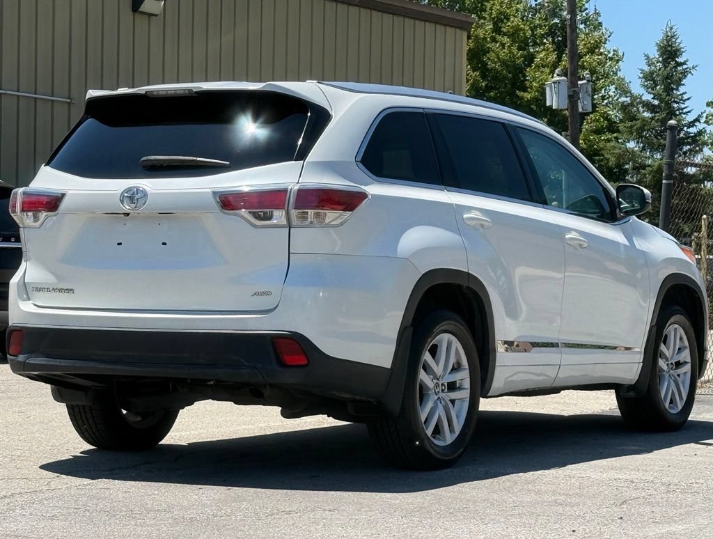 Used 2016 Toyota Highlander LE AWD/4WD image 5