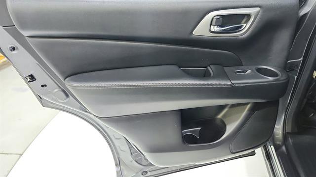 Used 2020 Nissan Pathfinder S FWD image 21