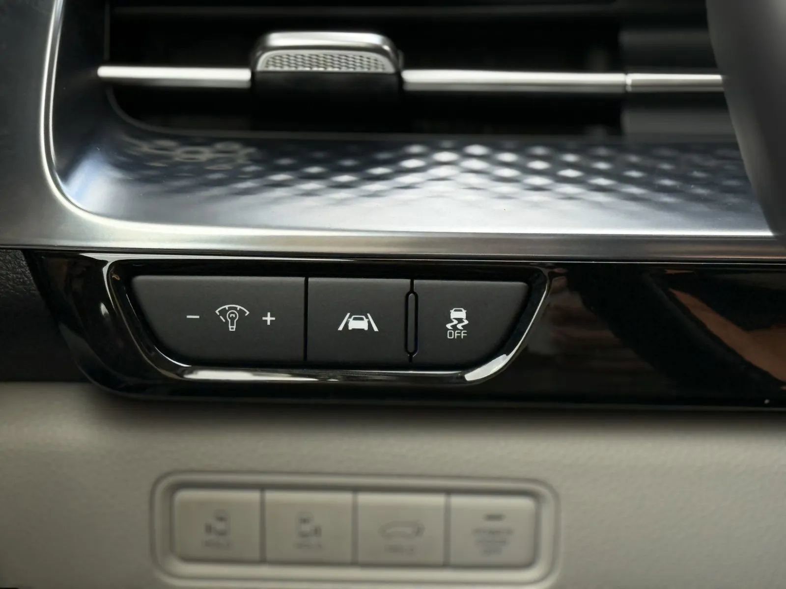 Used 2023 Kia Carnival SX Prestige w/ Paint Protection Package image 30