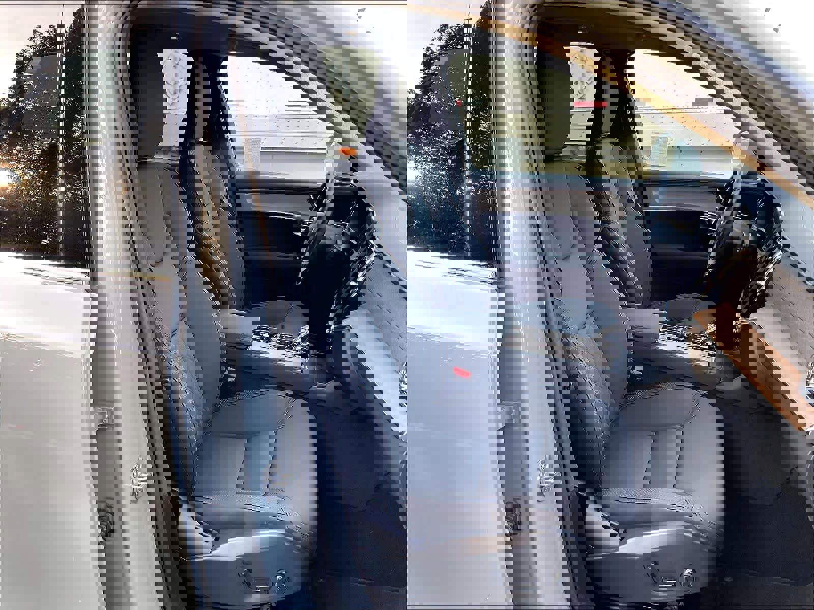 Used 2025 Volvo XC90 B6 Core w/ Protection Package Premier image 9