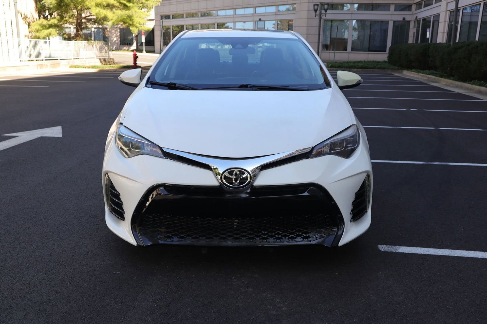 Used 2018 Toyota Corolla SE w/ SE Premium Package FWD image 3