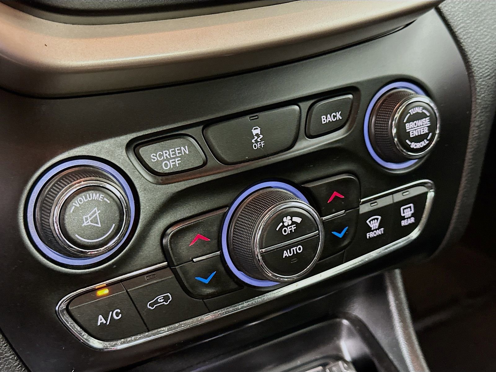 Used 2015 Jeep Cherokee Limited AWD/4WD image 16