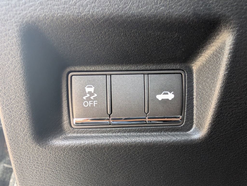 Used 2015 INFINITI Q50 AWD w/ Technology Package image 30
