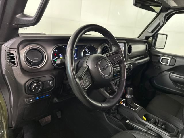 Used 2023 Jeep Wrangler Unlimited w/ Sun & Screen Package image 13