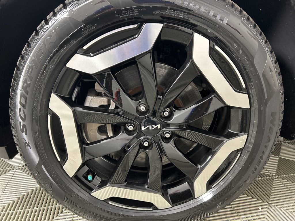 Used 2023 Kia Telluride EX w/ EX Captain's Chair Package image 10