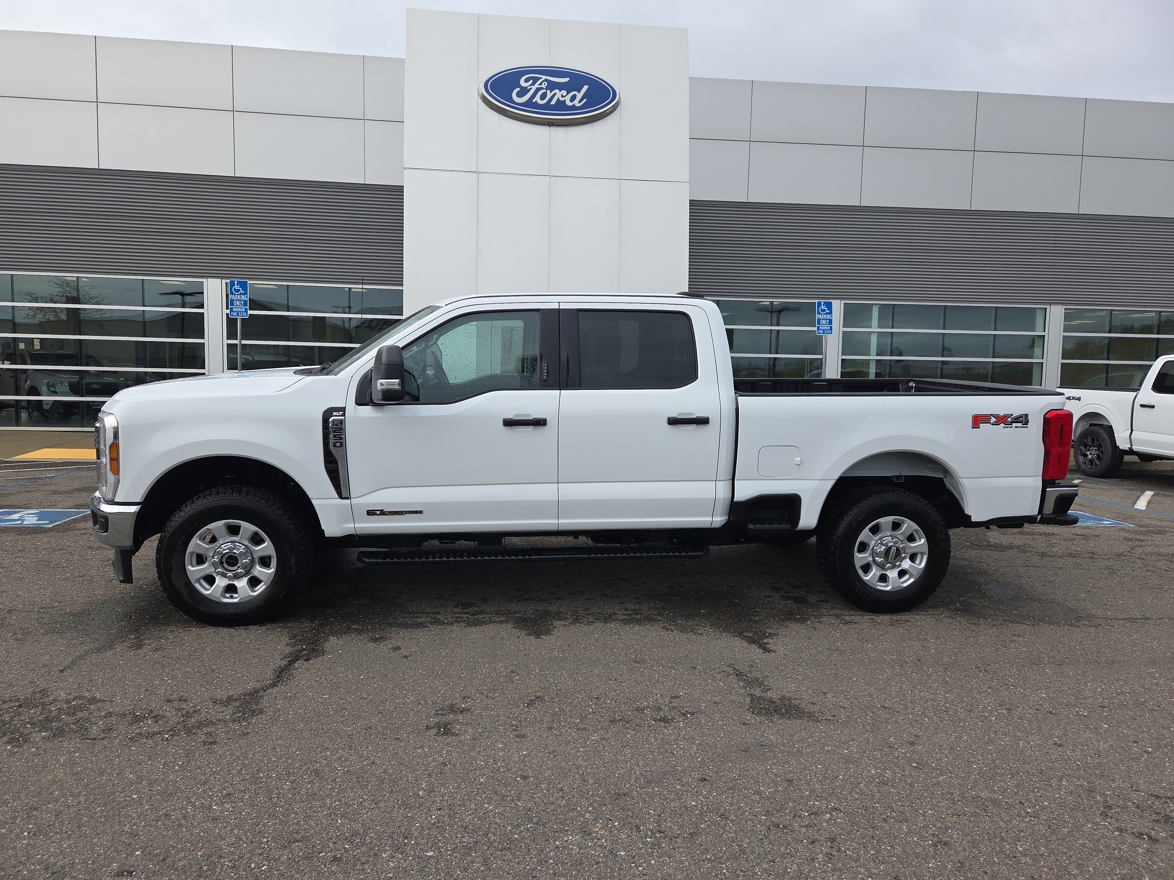 Used 2024 Ford F250 XLT w/ FX4 Off-Road Package image 2