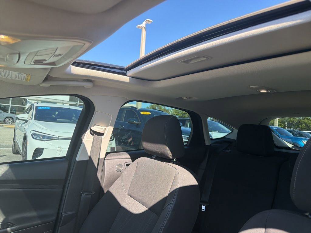 Used 2017 Ford Focus SEL w/ Cold Weather Package image 30