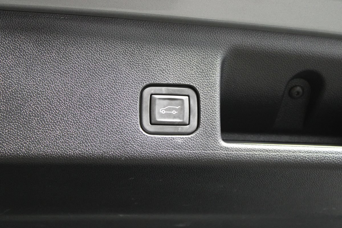Used 2024 Chevrolet Equinox EV RS FWD image 30