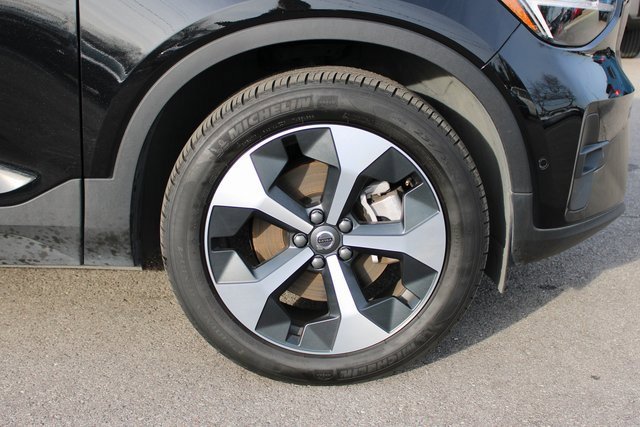 Used 2025 Volvo XC40 B5 Plus image 40