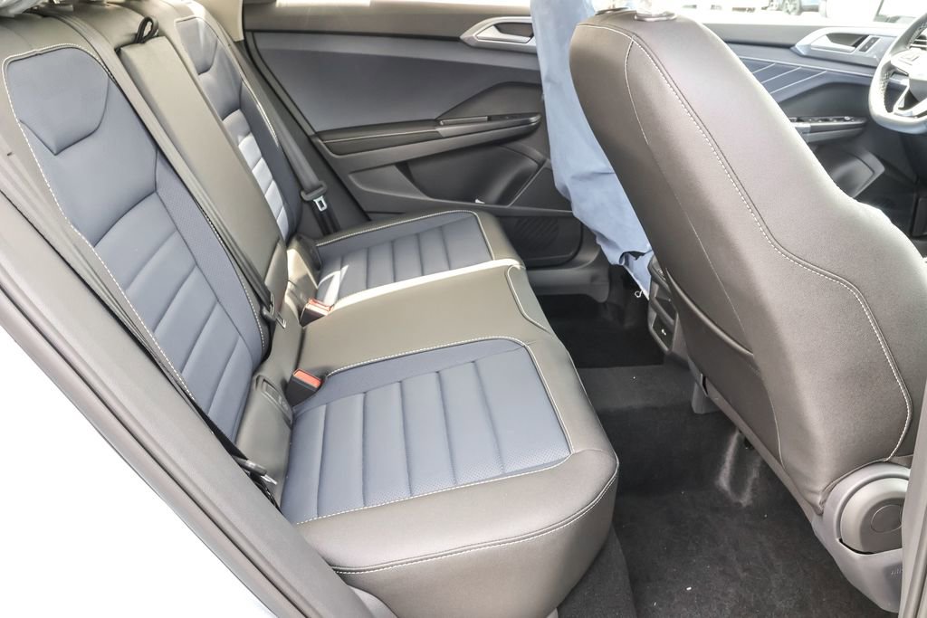 Used 2025 Volkswagen Taos SEL image 31