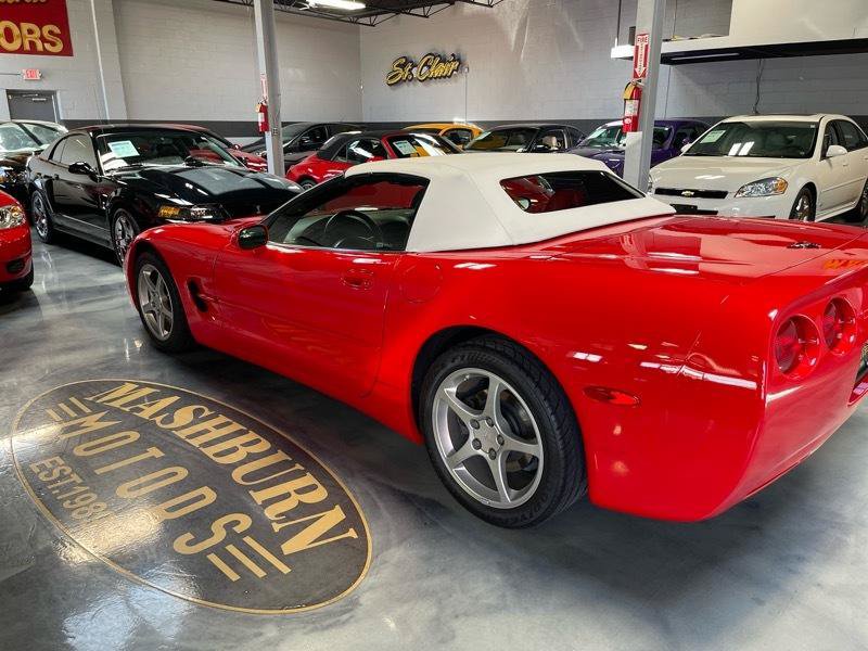 Used 2001 Chevrolet Corvette Convertible RWD image 16