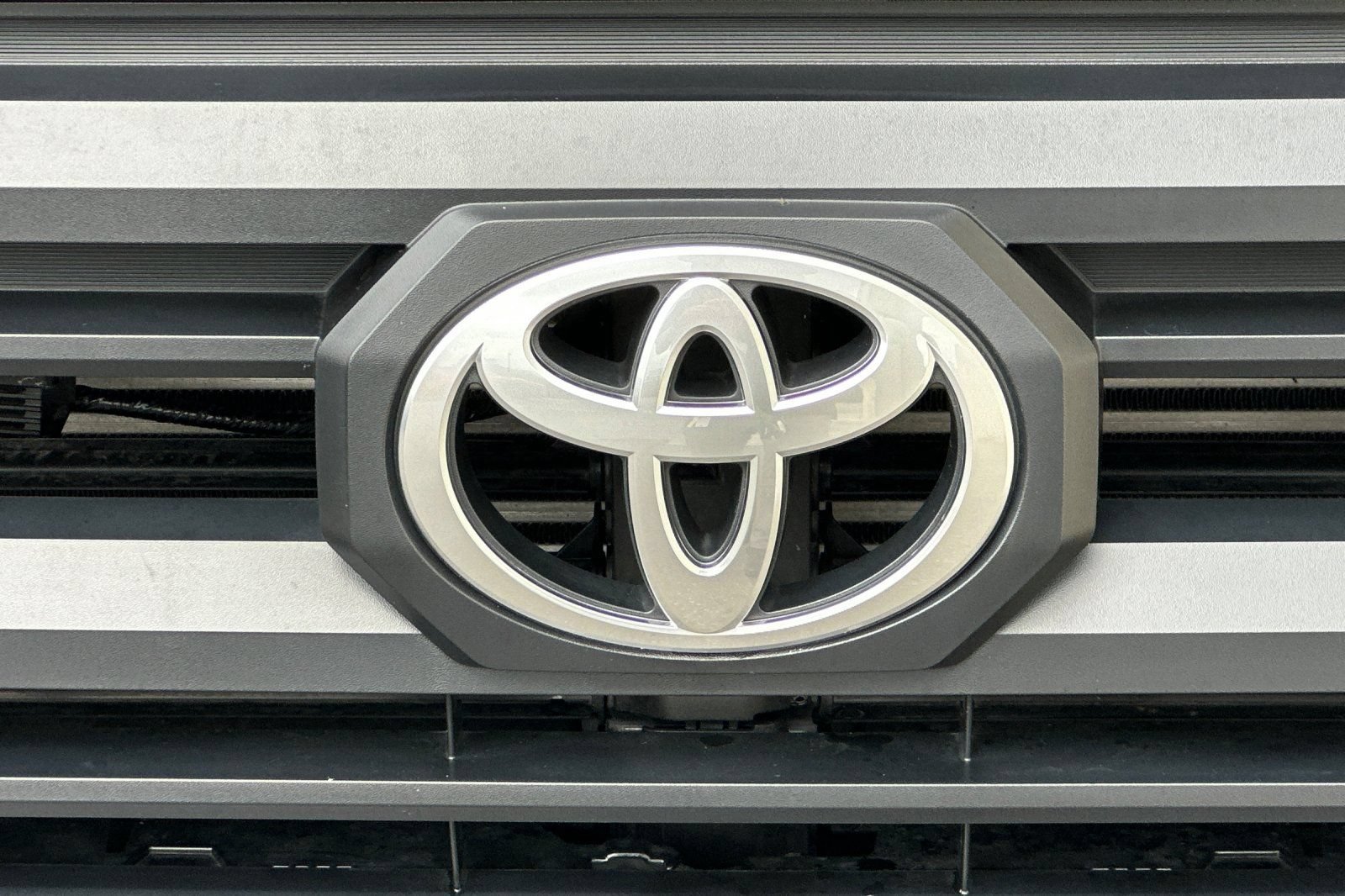Used 2025 Toyota Tacoma SR5 AWD/4WD image 37